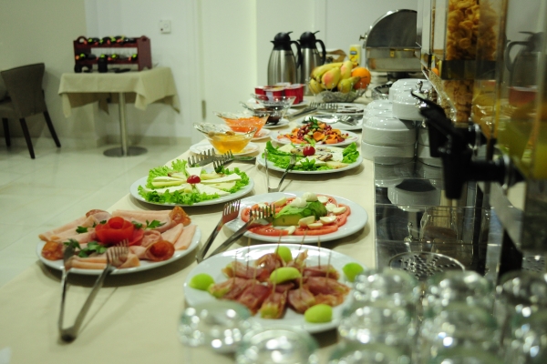 Hotel SENATOR (Tirana)